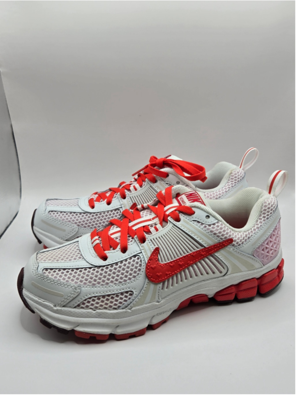 Youth Nike Vomero Athletic Shoes White and Red Size 4Y